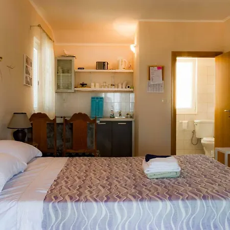Three Sisters Suites דירה