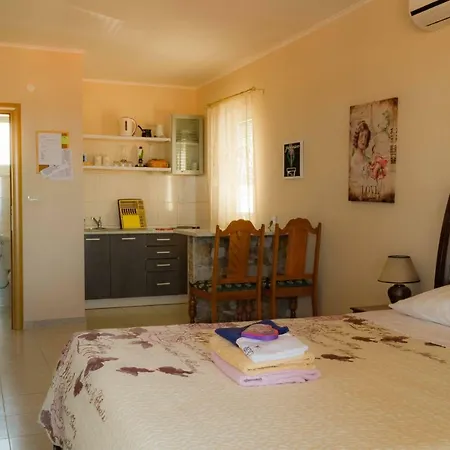 דירה Three Sisters Suites *
